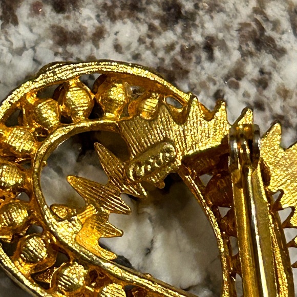 Vintage Coro brooch - Picture 3 of 3